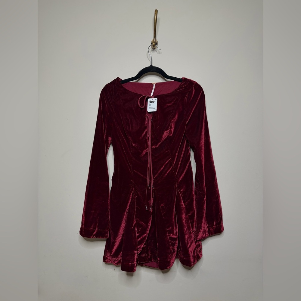 FARM Rio Roses Scallop Crop Top - Picture 2 of 8